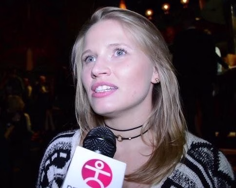 Natalia Rybicka w kulisach teatru.