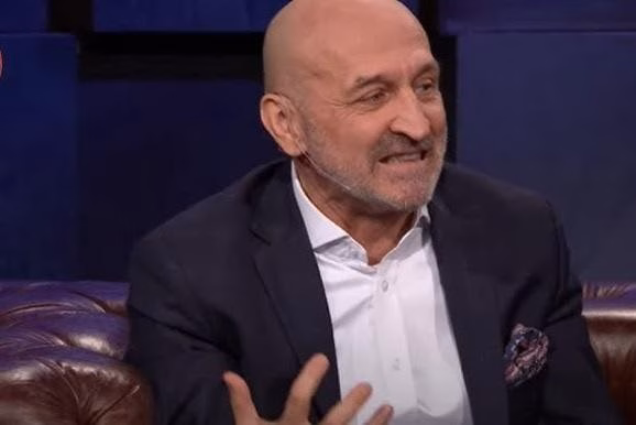 Kazimierz Marcinkiewicz w chwili zadumy lub podejmowania decyzji