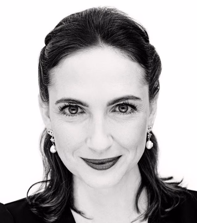 Anna Cieślak w dynamicznej scenie z polskiej produkcji filmowej lub teatralnej.