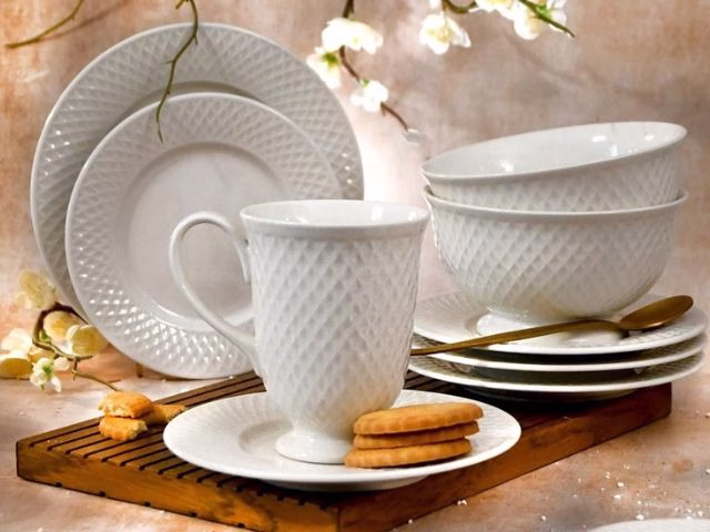 Ceramiczna zastawa stołowa klasyczna